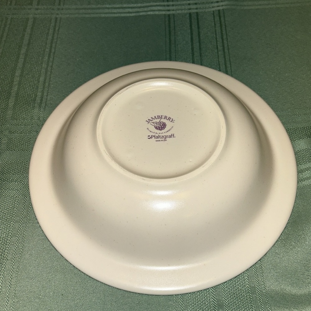TWO Pfaltzgraff Jamberry serving  Bowls Cream & Green w/ Fruit EUC - Picture 2 of 4